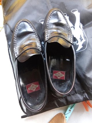 Zapatillas de cuero negro LOTUSSE