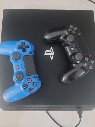 Consola PS4 Pro Negra + Mando Azul