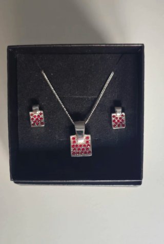 Conjunto Collar y Pendientes.