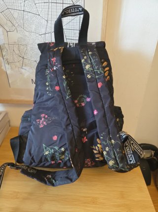 Mochila Desigual floral negra y multicolor