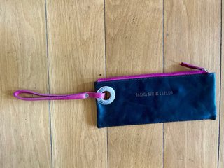 Cartera Agatha Ruiz de la Prada negra y fucsia