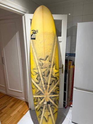 Tabla de surf amarilla