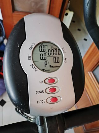 Bicicleta estática con pantalla digital