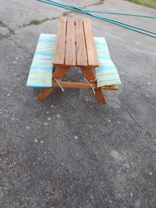 Tavolo e panche da picnic in legno per bambini
