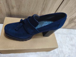 Zapatos de tacón azul marino de mujer