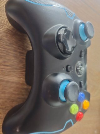 Mando Xbox Negro con Detalles Azules