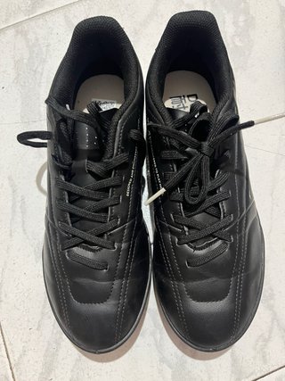 Zapatos de fútbol Ido Negros
