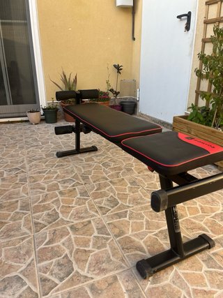 Banco de pesas ajustable para gimnasio en casa