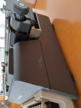 Máquina de escribir Olivetti Línea 98