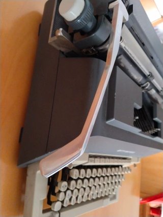 Máquina de escribir Olivetti Línea 98