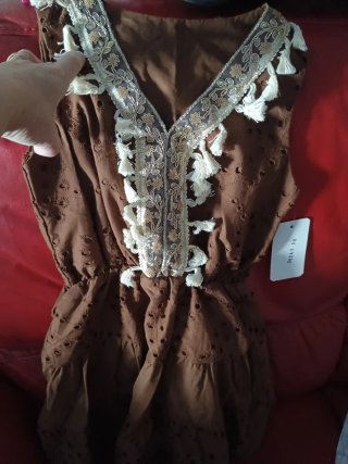 Vestitino bambina marrone con pizzo con scollo a V
