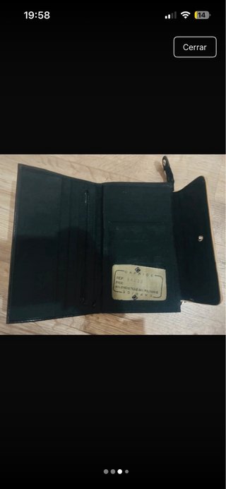 Cartera negra Caprice.