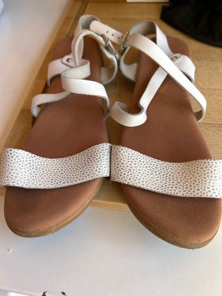 Sandalias Botticelli Piel Blancas. Bien conservada