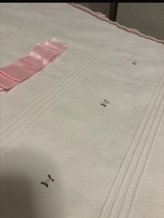 Colcha y chichonera de cuna rosa