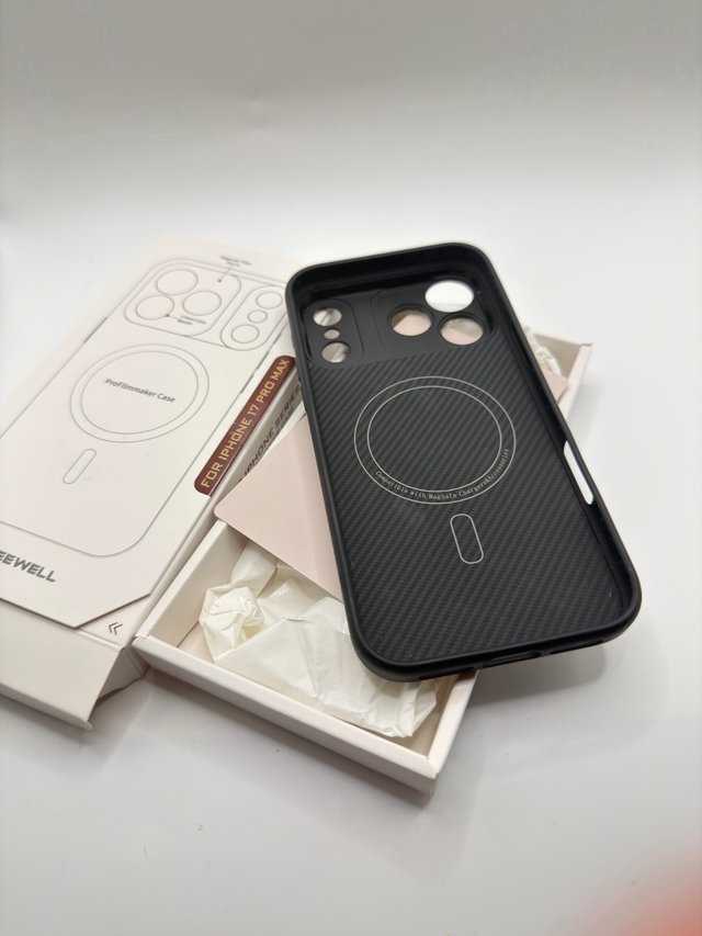 Funda Freewell iPhone 17 Pro Max