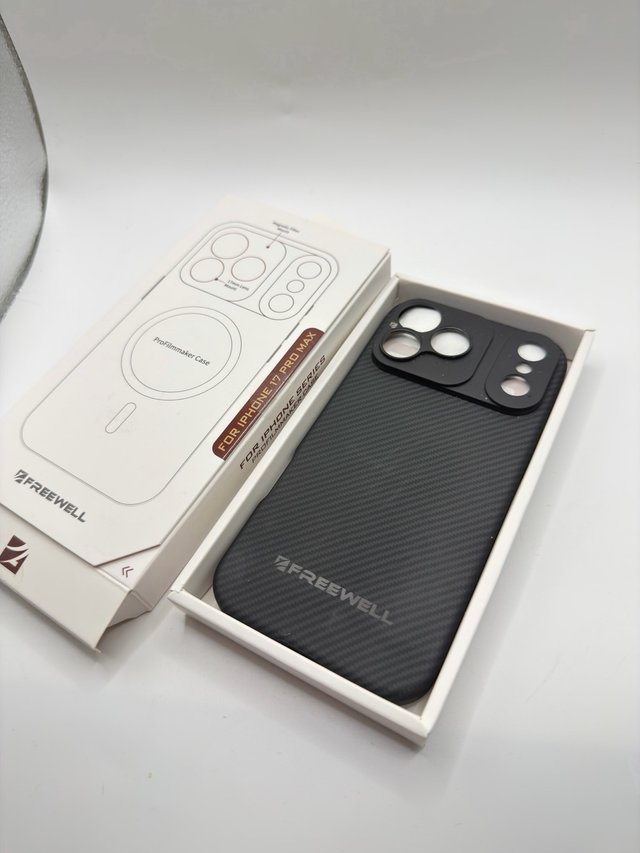 Funda Freewell iPhone 17 Pro Max