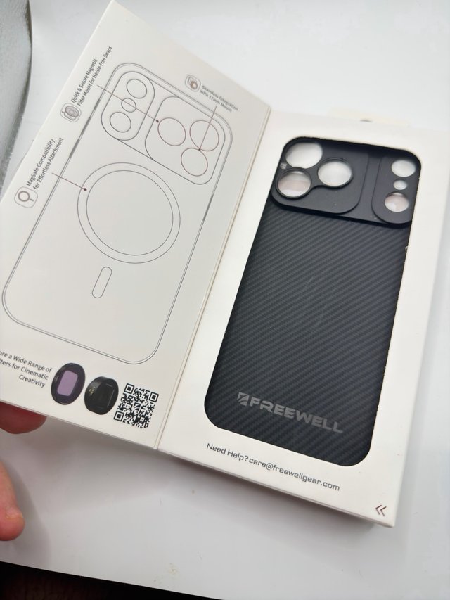 Funda Freewell iPhone 17 Pro Max