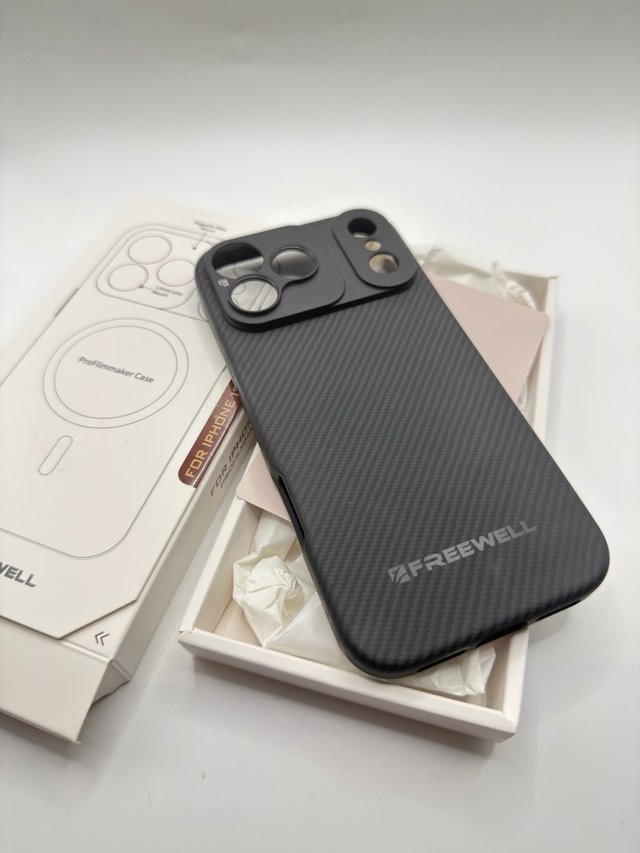Funda Freewell iPhone 17 Pro Max