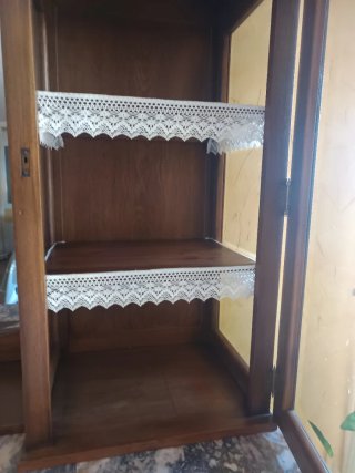Mueble antiguo madera y mármol con vitrinas