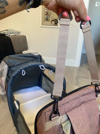 Macuto bebé LAND gris y rosa con cambiador
