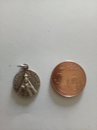 Medalla Virgen de Farnes Antigua