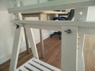 Tavolo da scrivania in vetro temperato e legno