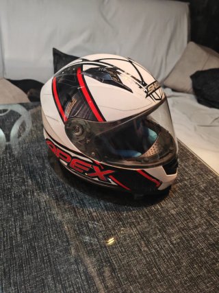 Casco de moto integral blanco y rojo
