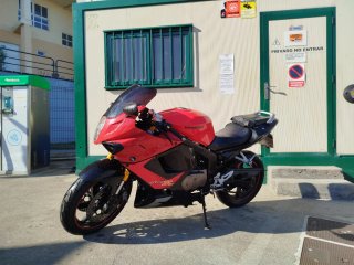 Hyosung GT250R Roja y Negra