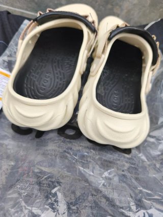 Crocs Echo Clog Talla 43-44 M10 Beige