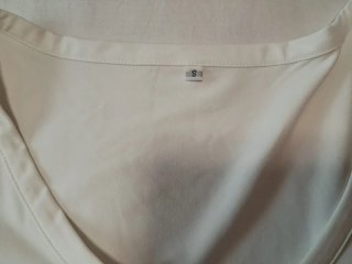 Camisola branca Y2K com botões e decote V