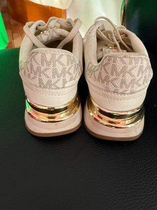 Zapatillas Michael Kors Beige y Dorado