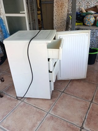 Congelatore verticale White Westinghouse