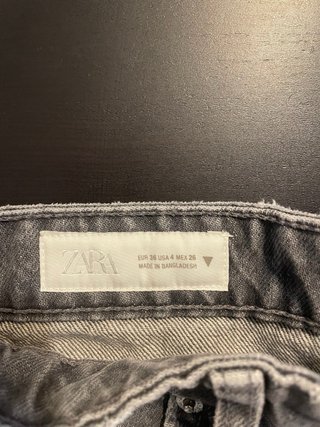 Pantalón corto vaquero Zara gris desgastado