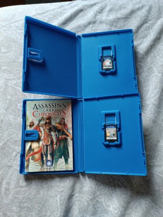Pacchetto 2 Giochi PS Vita: Assassin's Creed