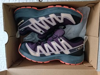 Zapatillas Salomon Moradas y Rosas