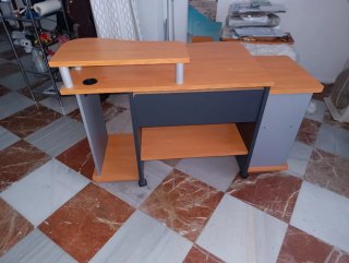 Urge la venta Mesa escritorio madera y metal