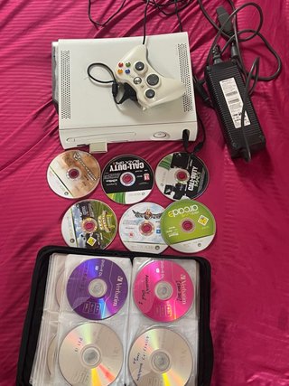 Xbox 360 + Mando y 10 Juegos