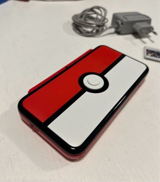 Nintendo 2DS XL Pokeball Rossa