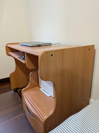 Scrivania in legno per computer