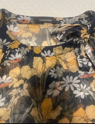 Camisa Lasserre floral negra y amarilla