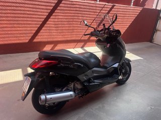 Vendo o cambio Yamaha XMax 250 Negra
