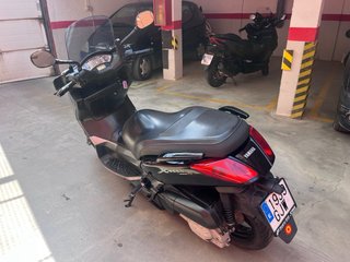 Vendo o cambio Yamaha XMax 250 Negra