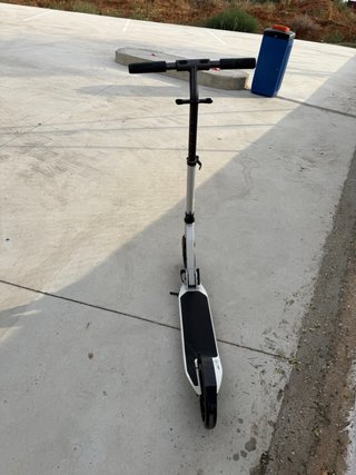 Patinete plegable plateado