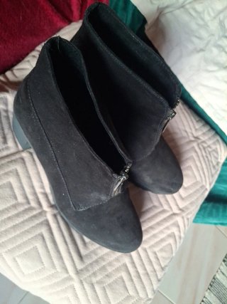 Botines negros con cremallera