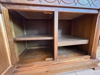 Mueble de madera rústico