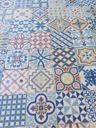 Tavolo da giardino in acacia con ceramica