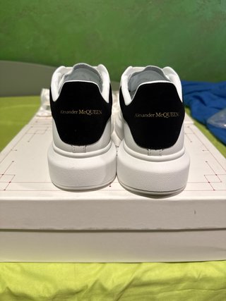 Alexander McQueen Blancas y Negras talla 42