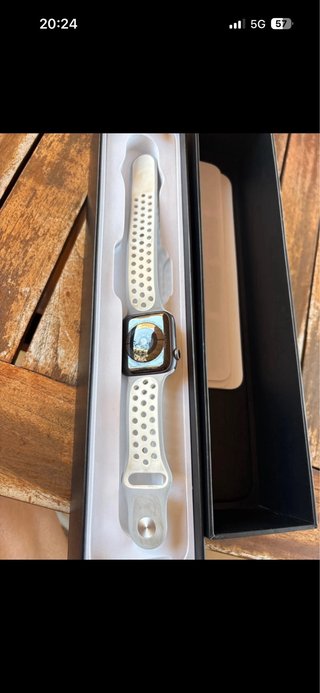 Apple Watch Series 5 44mm Nike Caja
