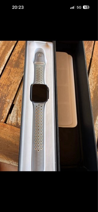 Apple Watch Series 5 44mm Nike Caja