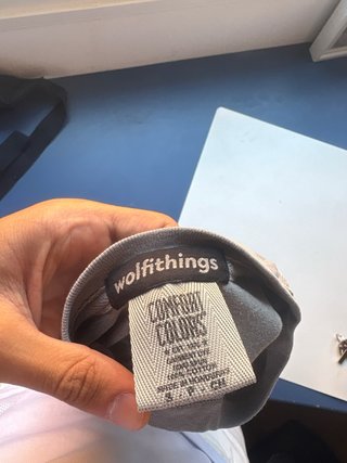 Camiseta Wolfithings Gris con Diseño de Lunas